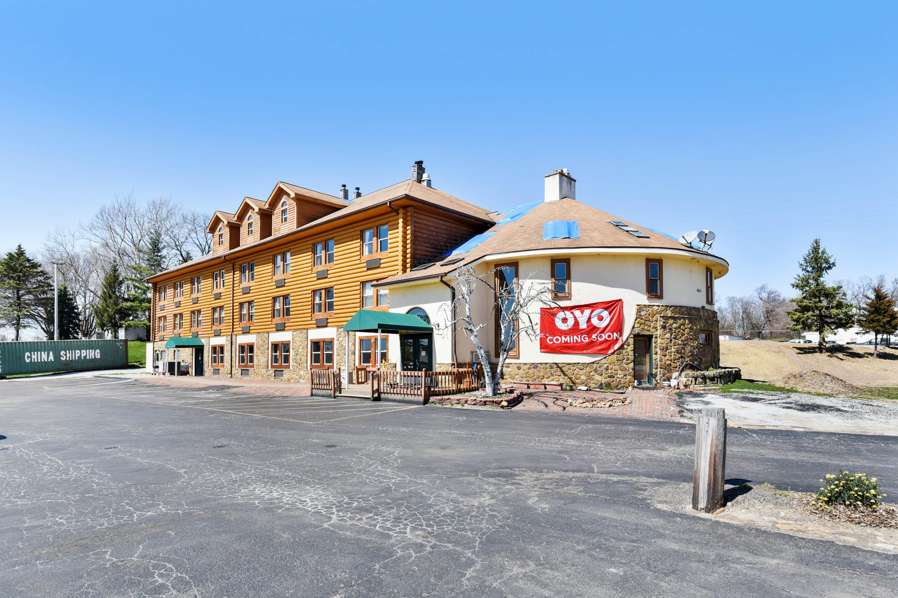 Casa Loma Inn & Suites By Oyo Davenport Ia Near I-80 Buitenkant foto